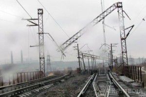  В Луганській області невідомі підірвали залізничний міст, що з'єднував «ЛНР» з Україною. Сполучення  між  окупованими  РФ  територіями   та підконтрольними  Україні немає.