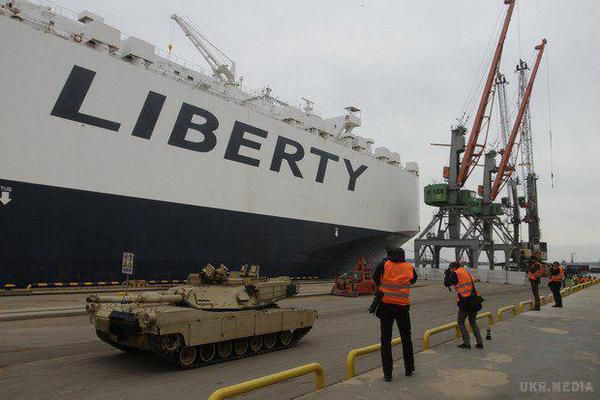В Латвію прибули танки Abrams та БМП Bradley. Операція Atlantic Resolve: в Латвію прибули американські танки Abrams і БМП Bradley.