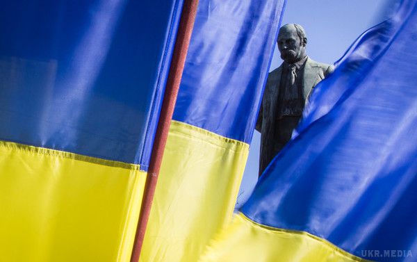 Лауреатам Шевченківської премії Петро Порошенко вручив нагороди. Розмір Шевченківської премії склав 240 тис. грн