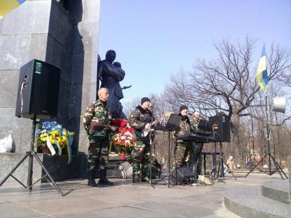 Харкові провели акцію пам'яті Шевченко. Незважаючи на загрозу терактів, у Харкові провели акцію пам'яті Тараса Шевченко.