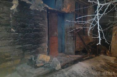 В Одесі плита аварійного будинку переламала чоловікові обидві ноги. За даними рятувальників, подруга постраждалого відбулася шоком