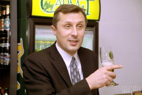 Наклав на себе руки колишній депутат-регіонал Станіслав Мельник. Він вистрілив в себе вдома з мисливської рушниці. І залишив записку з проханням пробачити його.