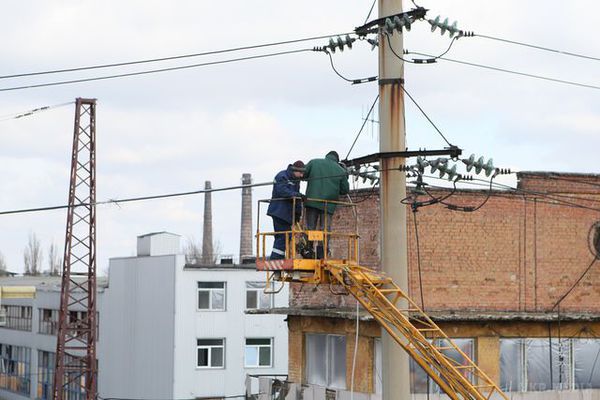 Жителі Дебальцеве: "Нас "звільнили" від нормального життя!" (фото). Бойовики ввели соціальні картки і вирішили відстрілювати бродячих собак