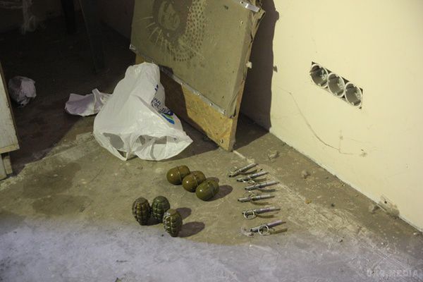 У Дніпропетровську готували захоплення місцевих органів влади. Бійці полку "Дніпро-1" на території одного зі складів виявив "Газель" з гранатами і запальними сумішами.