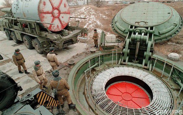 Україна відповіла на "ядерні" натяки Росії. Київ засудив заяви Москви про можливість розміщення ядерної зброї в Криму