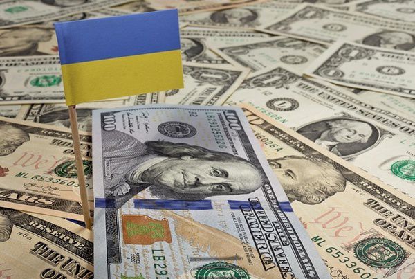 МВФ погодився виділити Україні 17,5 мільярдів доларів. Передбачається, що перший транш складе 5 мільярдів.