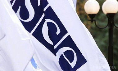 Мандат місії ОБСЄ в Україні продовжено на рік. За даними представництва України в ОБСЄ, мандат спеціальної моніторингової місії продовжено до 21 березня 2016 року
