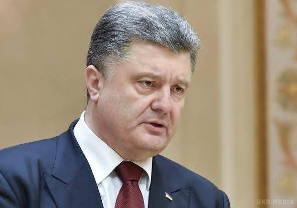 Порошенко: "Припинення вогню не означає, що ми не відкриваємо вогонь". На вечірньому засіданні РНБО Петро Порошенко заявив, що українські військові відповідають на агресію у разі потреби.