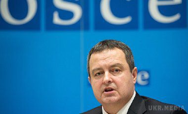 Голова ОБСЄ закликав не заважати пересуванню спостерігачів в Донбасі. Івіца Дачич зазначив, що всі сторони конфлікту повинні гарантувати безпеку спостерігачів