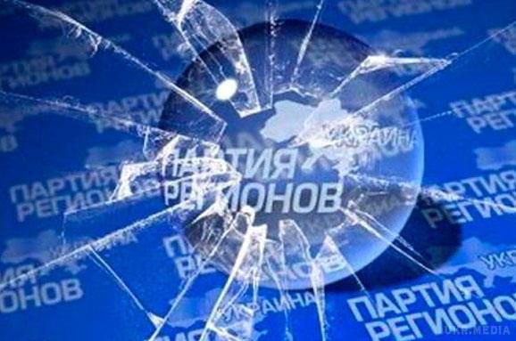  Кому вигідні самогубства регіоналів - Валерій Кур. Сплеск смертності серед колишніх високих чиновників завжди йде за зміною режиму. За злочини, скоєні під час його панування, має хтось сплатити.