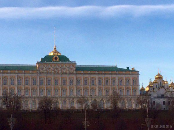 Оце так: Із шпилю Кремлівського палацу зняли прапор РФ (фото).  На   шпилі Великого   Кремлівського  палацу  більше немає  прапору  Росії. 