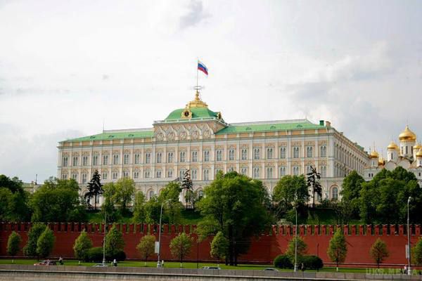 Оце так: Із шпилю Кремлівського палацу зняли прапор РФ (фото).  На   шпилі Великого   Кремлівського  палацу  більше немає  прапору  Росії. 