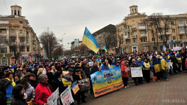  "Живий ланцюг" для захисту міста  Маріуполя (фото). Активісти намагаються привернути увагу президента до відсутності реального перемир'я навколо міста