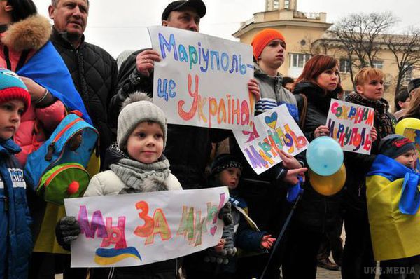  "Живий ланцюг" для захисту міста  Маріуполя (фото). Активісти намагаються привернути увагу президента до відсутності реального перемир'я навколо міста