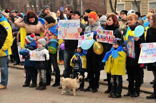  "Живий ланцюг" для захисту міста  Маріуполя (фото). Активісти намагаються привернути увагу президента до відсутності реального перемир'я навколо міста