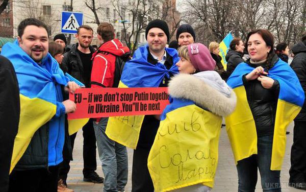  "Живий ланцюг" для захисту міста  Маріуполя (фото). Активісти намагаються привернути увагу президента до відсутності реального перемир'я навколо міста