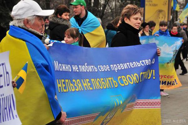 "Живий ланцюг" для захисту міста  Маріуполя (фото). Активісти намагаються привернути увагу президента до відсутності реального перемир'я навколо міста