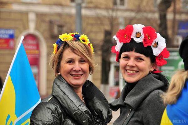  "Живий ланцюг" для захисту міста  Маріуполя (фото). Активісти намагаються привернути увагу президента до відсутності реального перемир'я навколо міста