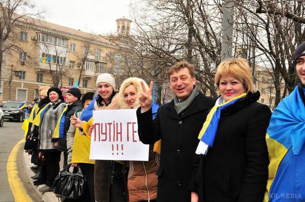  "Живий ланцюг" для захисту міста  Маріуполя (фото). Активісти намагаються привернути увагу президента до відсутності реального перемир'я навколо міста