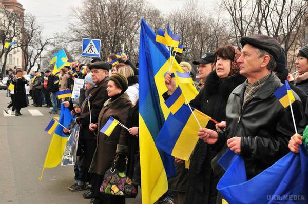  "Живий ланцюг" для захисту міста  Маріуполя (фото). Активісти намагаються привернути увагу президента до відсутності реального перемир'я навколо міста