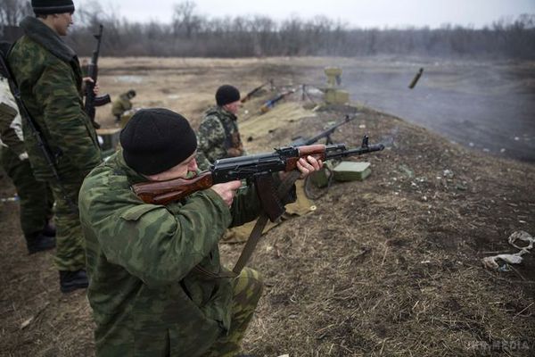  Бойовики продовжують провокаційні обстріли сил АТО. Зберігається динаміка зменшення бойової активності незаконних збройних формувань у зоні антитерористичної операції.
