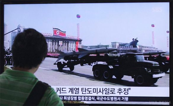 До 2020 року Кім Чен Ин зможе вдарити сотнею ядерних боєголовок. Президент вашингтонського Інституту наукової та міжнародної безпеки Девід Олбрайт вважає, що КНДР, яка на даний момент, імовірно, володіє дев'ятьма ядерними зарядами, створеними в основному з збагаченого урану, може збільшити свій ядерний потенціал до сотні протягом п'яти років.