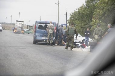 За угони, стрілянину і замах у Харкові п'ятьом військовим загрожує в'язниця . Резонансна історія отримала продовження.
Через півроку після гучної історії про те, як п'ятеро військовослужбовців за день зробили відразу кілька серйозних злочинів, справу передали до суду.