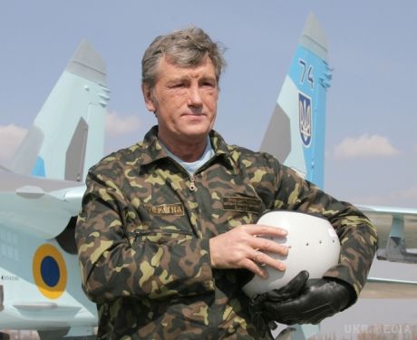 Ющенко відправляють воювати на Донбас - спокутувати провину кров'ю. Колишні президенти України Леонід Кравчук та Віктор Ющенко - це зрадники країни, які привели Україну до кривавої війни.