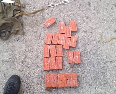 В Артемівську знайшли схованку зі зброєю та вибухівкою. Фото. Співробітники СБУ виявили схованку бойовиків зі зброєю і вибухівкою.