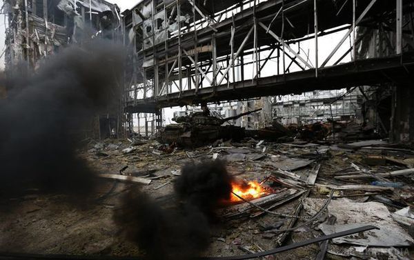 ЗС України запропонували розмістити центр контролю за припиненням вогню в районі Донецького аеропорту. В районі Донецького аеропорту хочуть розмістити центр контролю за припиненням вогню