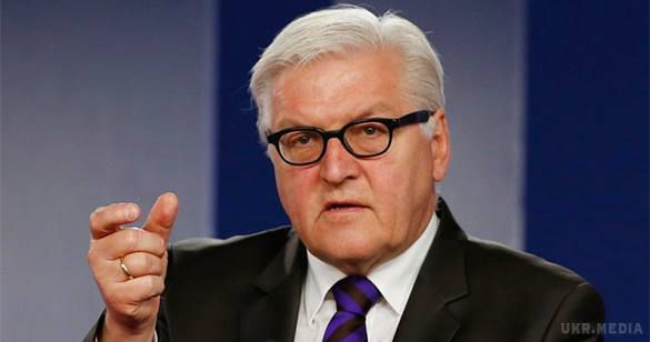 Штайнмайер: Для врегулювання  української кризи знадобляться десятиліття. Франк-Вальтер Штайнмайер, міністр Німеччини у закордонних справах заявив, що навіть якщо вдасться зупинити збройний конфлікт на східній Україні, що б знайти політичне рішення будуть потрібні десятиліття.