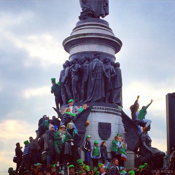 Півмільйона людей прийшли на парад Святого Патріка в Дубліні (фото). Ірландці одяглися в неймовірні костюми.