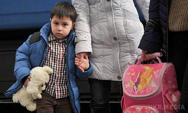 Бойовики ЛНР не пустили на українську територію 45 жінок і дітей. Група біженців їхала на автобусі з Луганська, але окупанти відмовилися пропускати його через свій блокпост, повідомила волонтер Вікторія Івлєва.