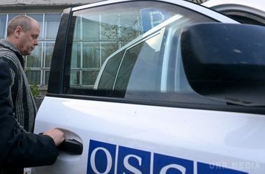 Застосування важкої техніки ОБСЄ зафіксувала в районі донецького аеропорту. Крім того, місія ОБСЄ продовжувала фіксувати порушення перемир'я в районі Широкіне під Маріуполем Донецької області
