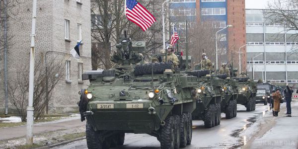 З  Естонії в Німеччину  пройдуть маршем американські військові. США мають намір організувати "демонстрацію сили", провівши свою бойову техніку з Естонії в Німеччину по 6 країнам і пройшовши маршем 1700 кілометрів.