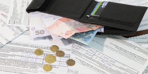 Значне подорожчання гарячої води відбудеться з 1 квітня. Тарифи на гарячу воду підвищаться на 55-57%, опалення подорожчає в середньому на 73%.