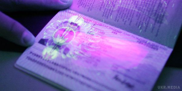 Видача біометричних паспортів за кордоном розпочнеться в квітні. Видача біометричних закордонних паспортів за кордоном планується в кінці квітня 2015 року.