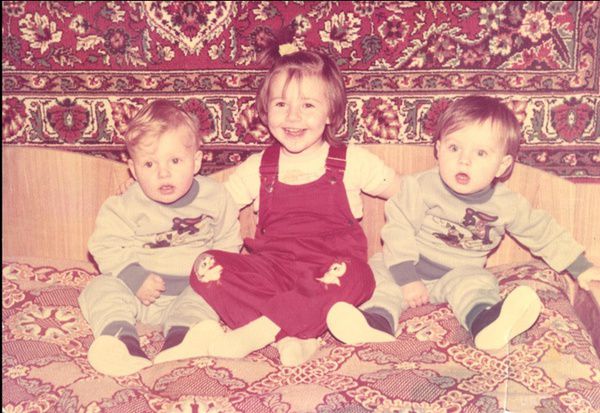 Сергій Мельник хоче сім'ю, як у батьків, і мінімум двох дітей - герой романтичного шоу "Холостяк-5". Головний герой романтичного шоу каналу СТБ поділився архівними знімками і розповів про найрідніших людей.