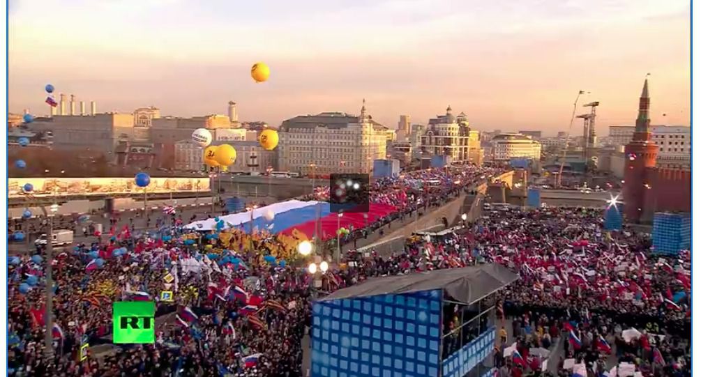 Як соцмережі висміяли святкування окупації Криму в Росії. Користувачі соцмереж висміяли співаючого на концерті Путіна