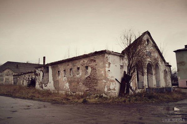 Шокуючі фото по різні боки російсько-фінського кордону. Порівняння життя різних країн . Останнім  часом  росіяни   взяли  собі  за моду  пишатися,  що їх  країна  впродовж  століть  –  окупант, однак   що насправді  чекає  любителів «руського мира»?  