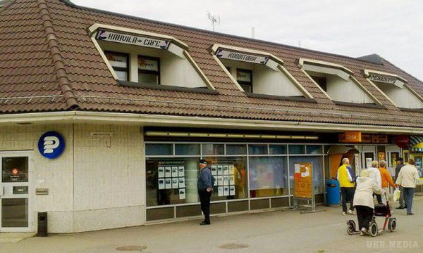 Шокуючі фото по різні боки російсько-фінського кордону. Порівняння життя різних країн . Останнім  часом  росіяни   взяли  собі  за моду  пишатися,  що їх  країна  впродовж  століть  –  окупант, однак   що насправді  чекає  любителів «руського мира»?  