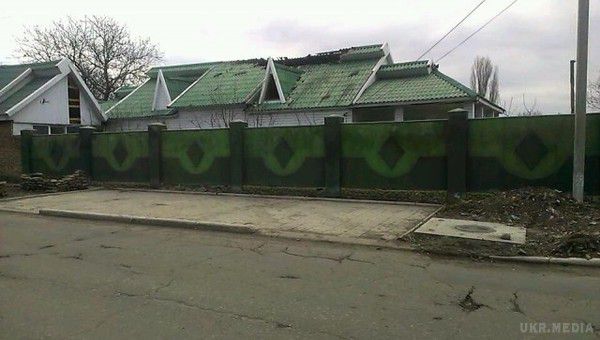 Сепаратисти Донбасу розправились з проукраїнським мером (фото). За проукраїнські погляди очільниці Олександрівки підпалили будинок.