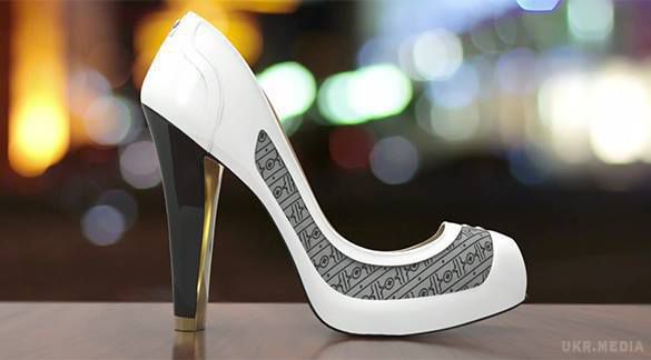 "Розумні" туфлі пристосуються під будь-який наряд. Компанія Ishuu Technologies (Вільнюс) готує до випуску розумні туфлі з розумним чорнилом, що дозволяють за допомогою смартфона вибирати чорно-білий візерунок на поверхні взуття.
