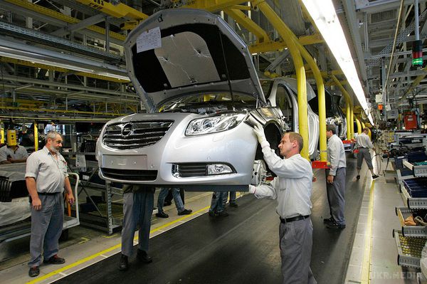 Opel вирішив згорнути свої активи в Росії. Німецький автогігант Opel, що вирішив згорнути свої активи в Росії, вирішив розвивати бізнес в Україні.