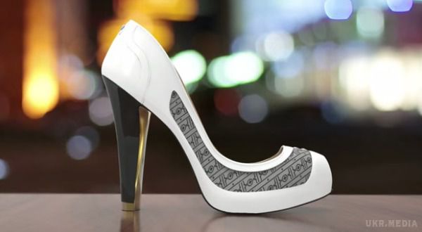 Розумні туфлі змінюють візерунок за бажанням власника. Литовська компанія Ishuu Technologies збирає на краунфандінговом ресурсі Indiegogo кошти на незвичайний проект - створення "розумних туфель", візерунок на яких можна буде змінювати в залежності від настрою власника.