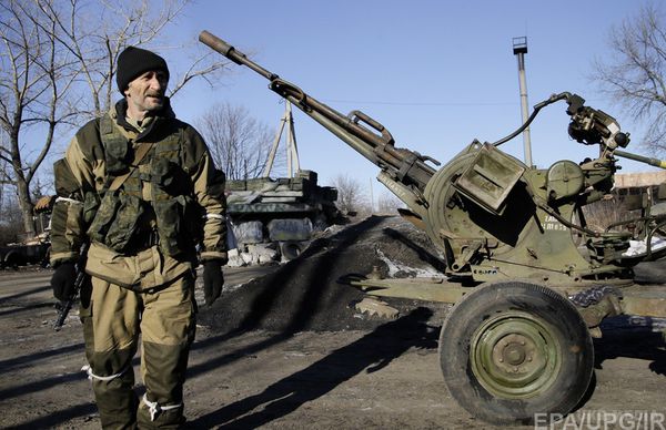 Терористи обстрілюють позиції «Азова» під Широкіно. Терористи щільним мінометним і артилерійським вогнем накривають позиції полку.