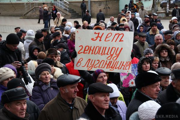 У Луганську вимагають соцвиплат від «київської хунти». "Федерація профспілок ЛНР" провела мітинг в центрі Луганська.