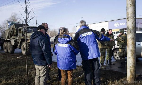 ОБСЄ закликає припинити обстріли в районі Широкіно. Голова ОБСЄ Ертугрул Апакан закликав обидві сторони припинити бойові дії на території села Широкіно