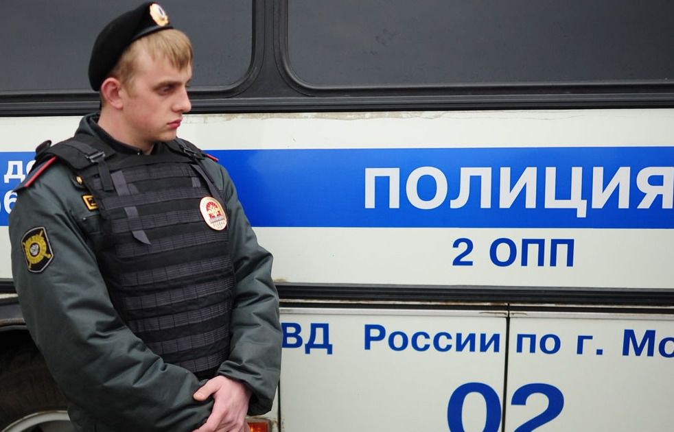 ЗМІ РФ повідомляють про масштабні скорочення в поліції. Російське МВС скоротить до 100 000 своїх співробітників