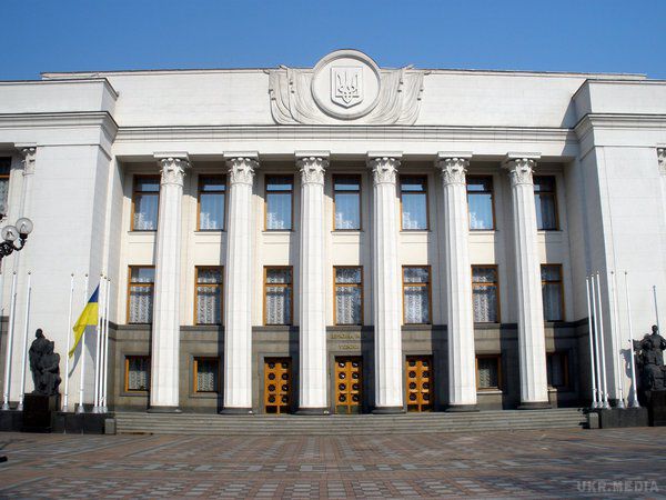 У Раду внесено постанову про повернення Коломойському Укрнафти. Документ подав народний депутат Віталій Барвіненко, який вважає, що при голосуванні за скандальний законопроект N2273 був порушений регламент парламенту